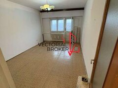 Doamna Ghica Apartament et.3, la intrarea Parcul Doamna Ghica, vedere spre parc