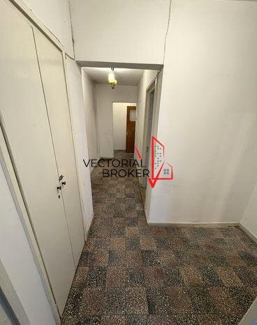 Doamna Ghica Apartament et.3, la intrarea Parcul Doamna Ghica, vedere spre parc