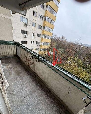 Doamna Ghica Apartament et.3, la intrarea Parcul Doamna Ghica, vedere spre parc