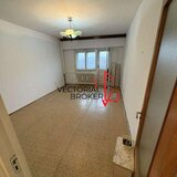 Doamna Ghica Apartament et.3, la intrarea Parcul Doamna Ghica, vedere spre parc